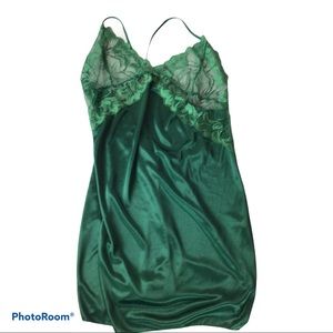 FOREST GREEN CAMISOLE. Large. EUC